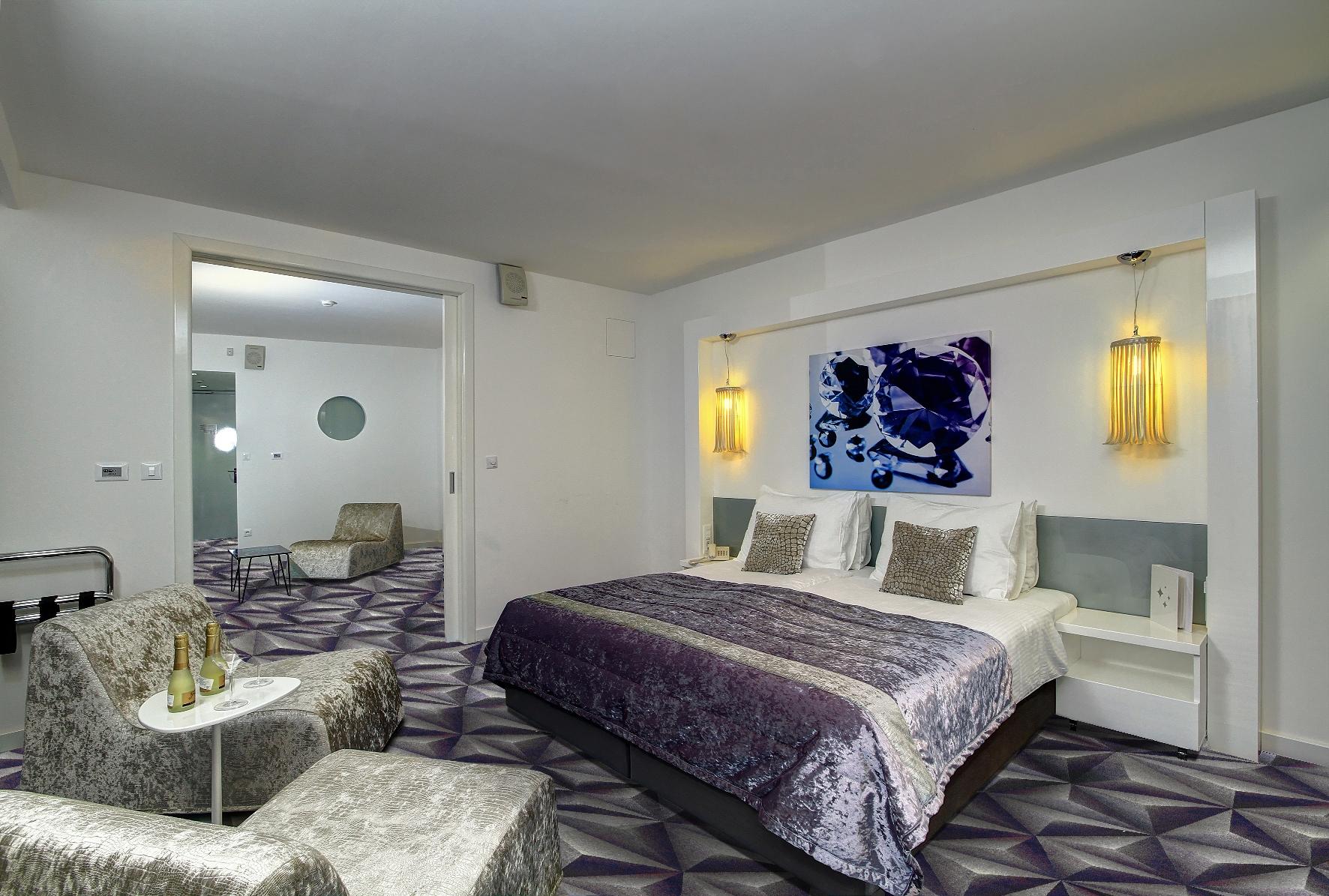 Hotell Luxe 4*