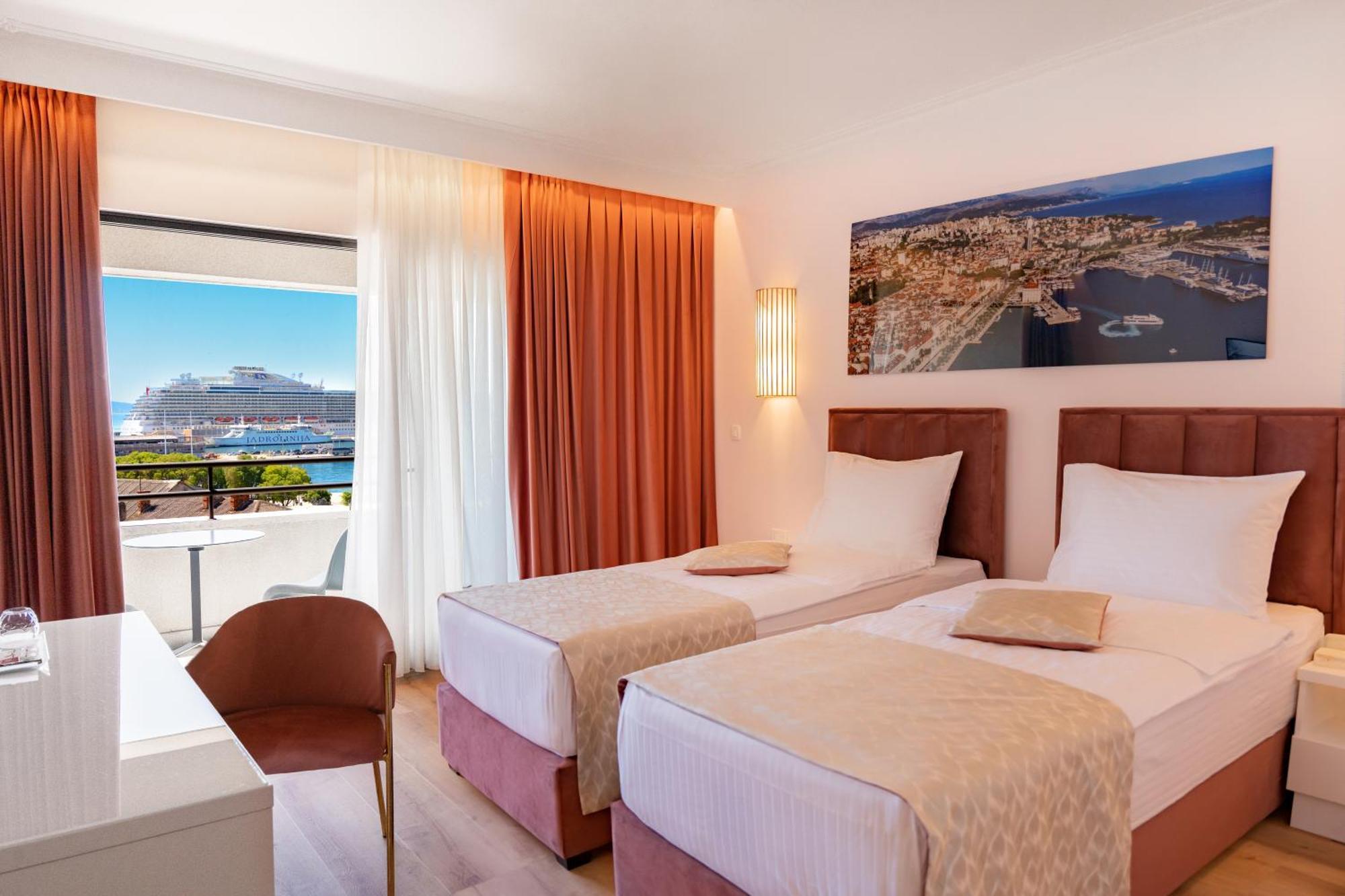 Hotell Luxe 4*