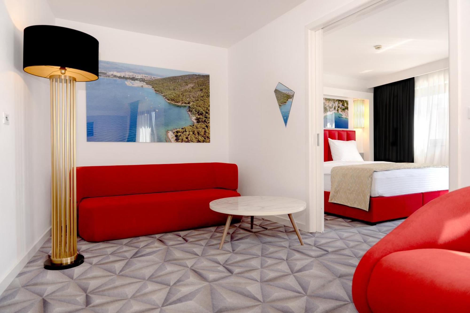 Hotell Luxe 4*