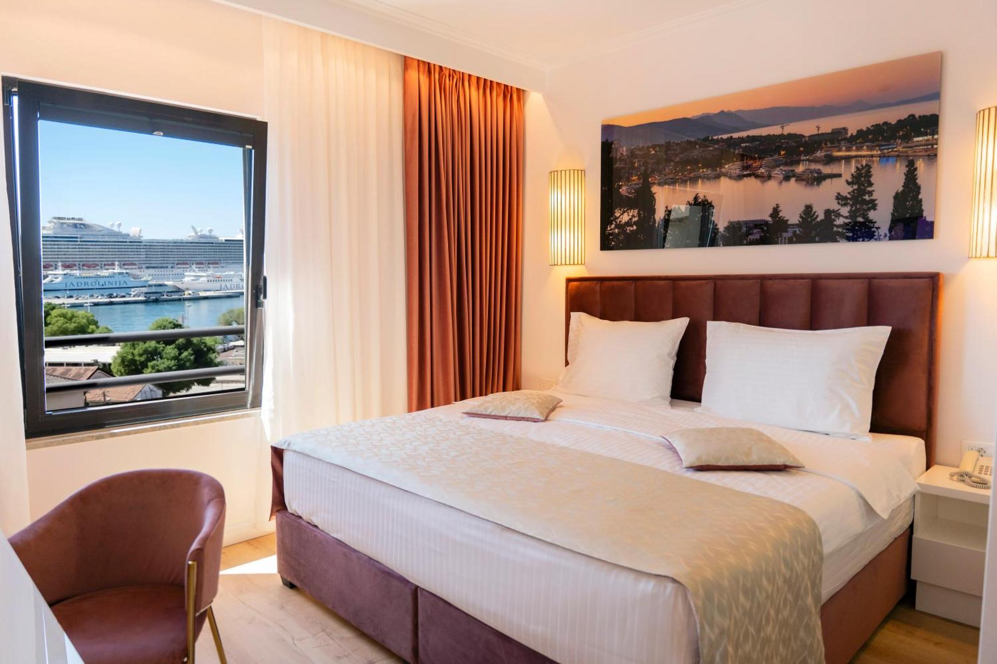 Luxe Hotel
