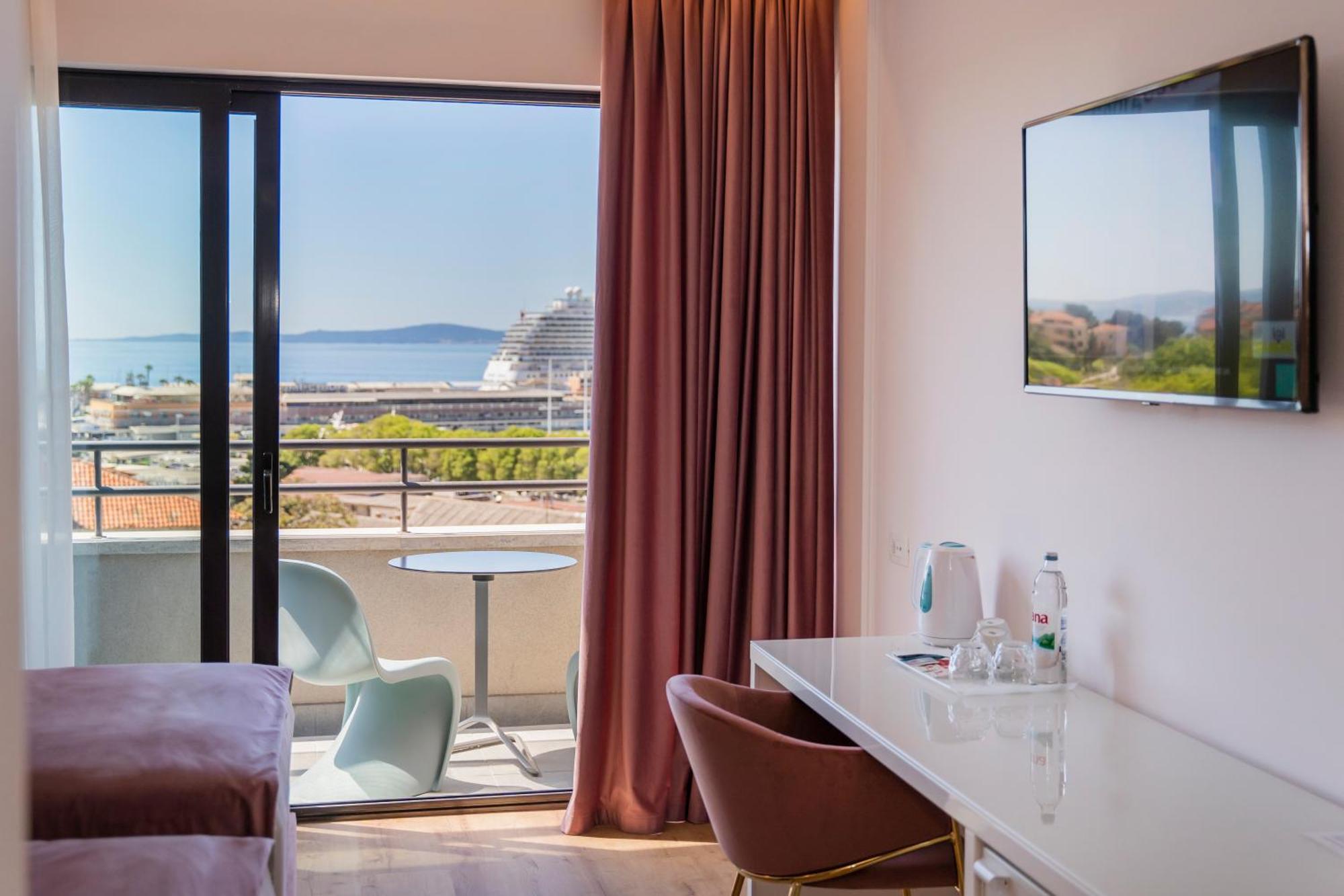 Luxe Hotel